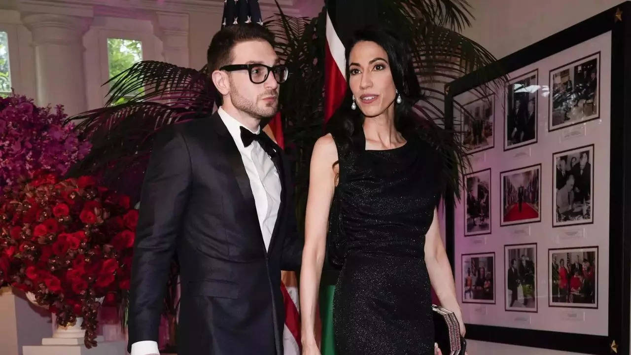 Political power couple: Clinton aide Huma Abedin gets engaged to George Soros' son Alex