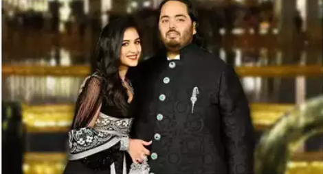 Video: Anant Ambani-Radhika Merchant make for the perfect couple at their Mehendi ceremony, can't stop smiling | Hindi Movie News Filmymeet