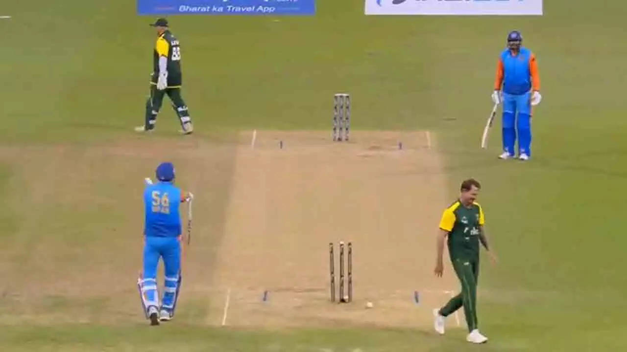 Watch: After heated on-field exchange, Pathan brothers bury the hatchet with...