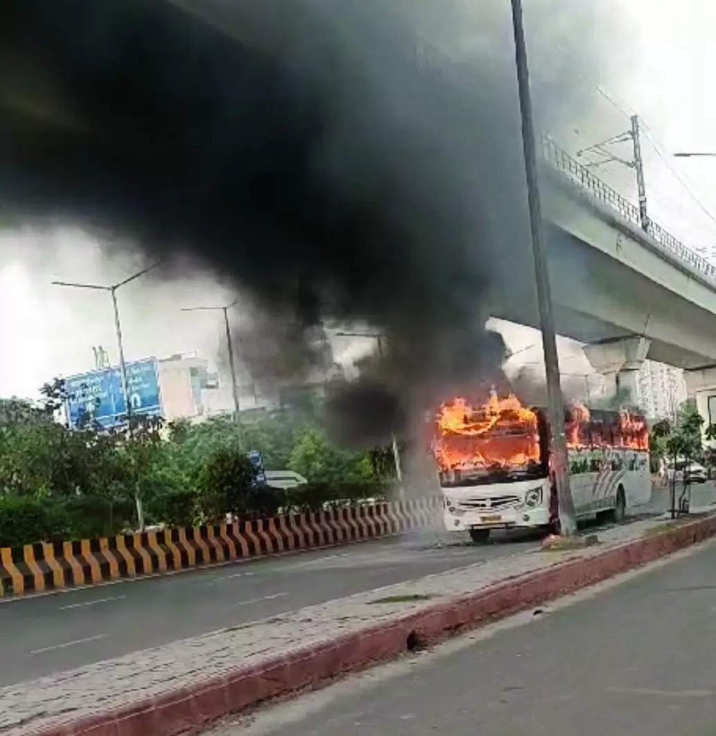Bus goes up in flames near City Centre stn, chokes evening traffic