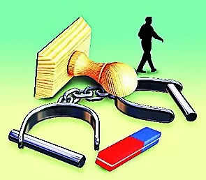 Coaching class owner duped of ₹50 lakh