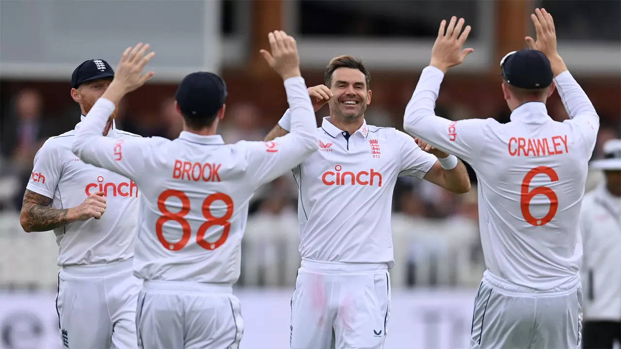 1st Test: England close on a big win in Anderson farewell