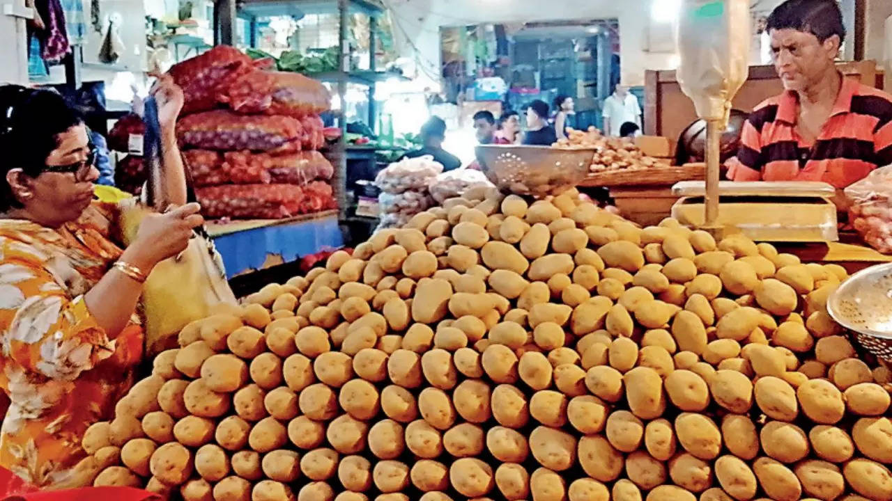 Retailing at Rs 38/kg, potato continues to pinch pockets, sends Kolkata kitchen budgets haywire