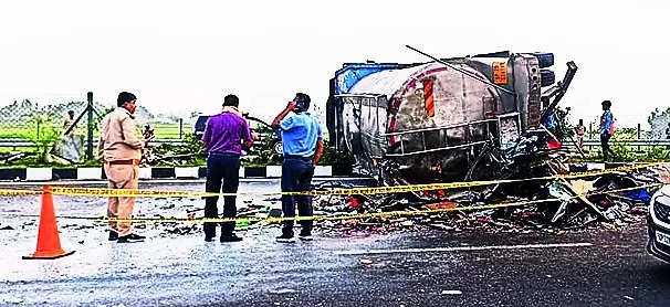 E-way crash: Kanpur cops hunt for operator in Delhi