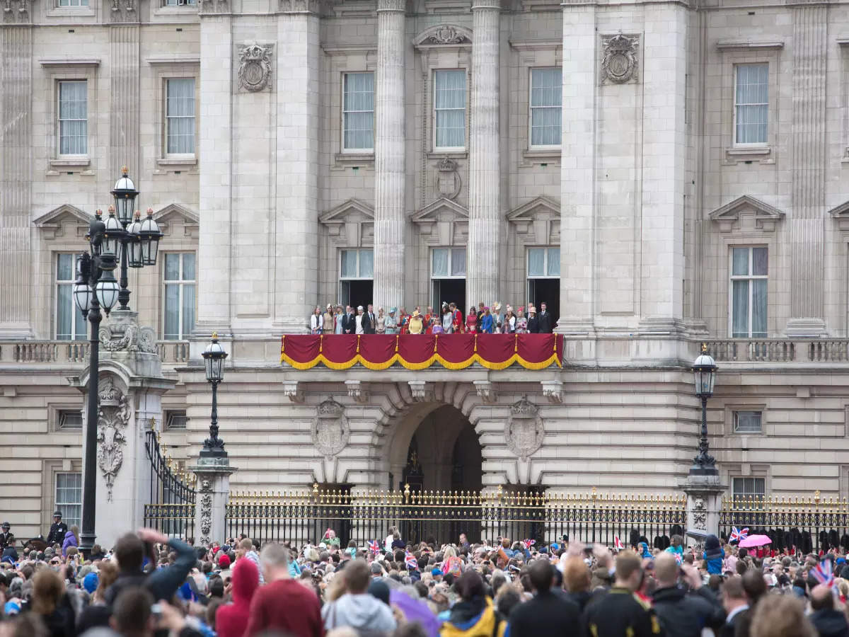 Buckingham Palace's iconic balcony room opens to public for first time