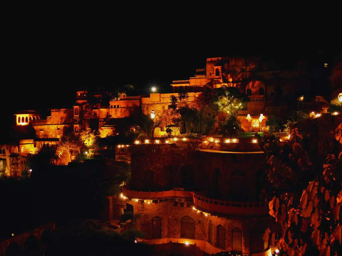 How to Reach Neemrana Fort from Delhi: A complete guide
