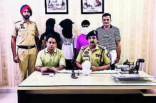 Three aides of Sagar Neutron arrested with illegal weapons