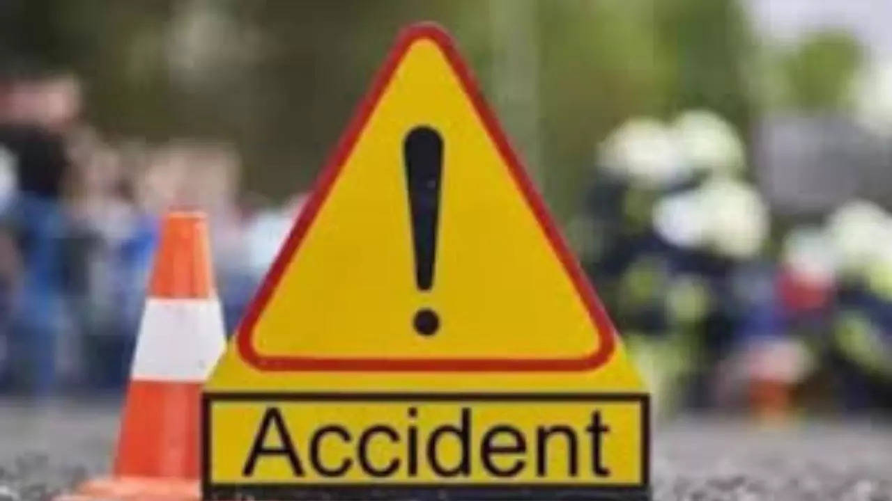 3 killed, 14 injured as bus collides with truck in Odisha's Mayurbhanj