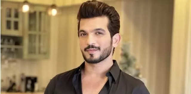 Exclusive - Snake spotted on the sets of Ajun Bijlani and Nikki Sharma starrer 'Pyar Ka Pehla Adhyay Shiv Shakti'; the actor reacts