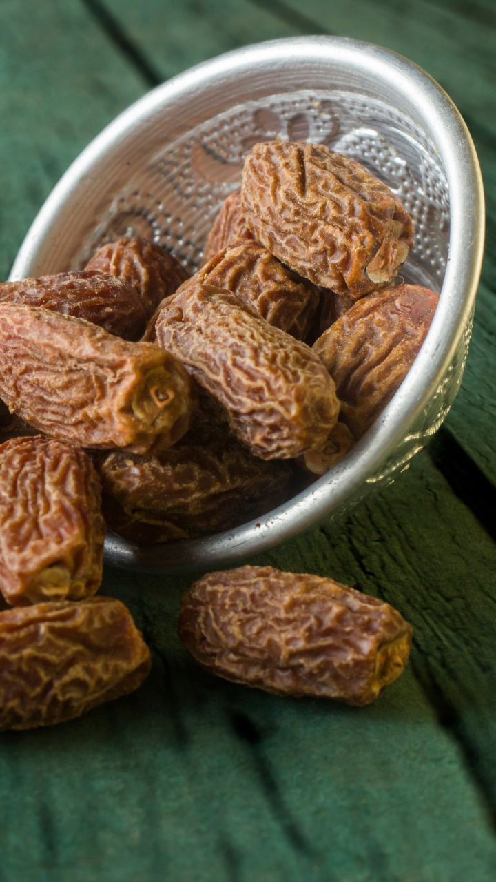 Chuara Benefits: 8 reasons to consume 2 soaked dry dates every morning