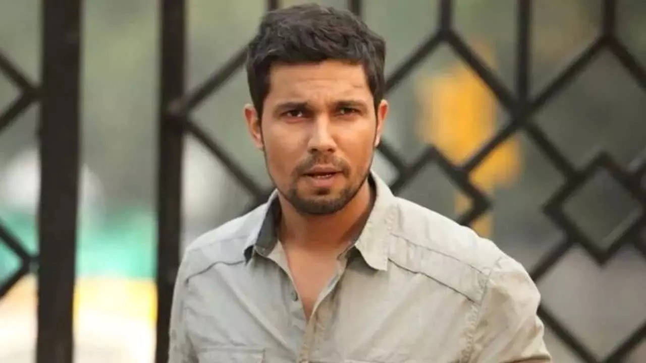 After Parineeti Chopra, Randeep Hooda reveals the true purpose of Bollywood parties: 'I would get drunk aur pata nahi kis ko kya bola hoga' | Hindi Movie News Filmymeet