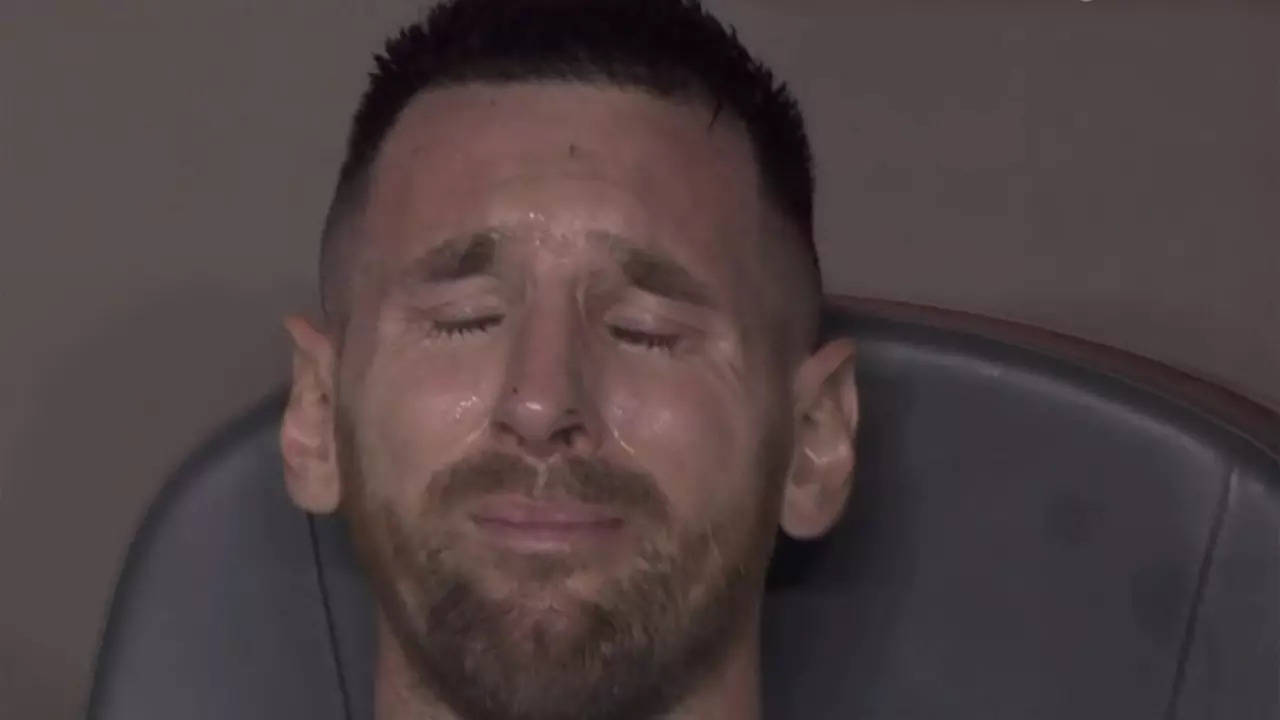 Watch: Seeing injured Messi crying , Arg entina fans go berserk