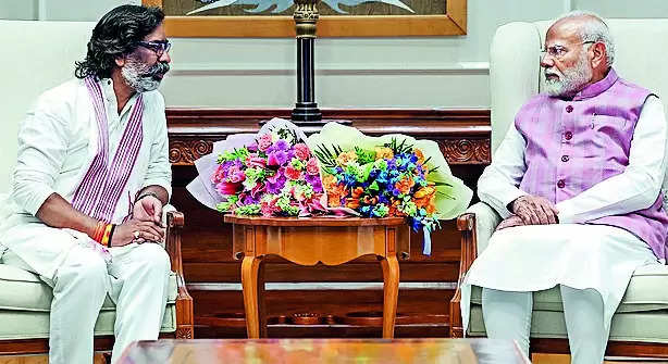 Hemant meets PM and Prez, BJP dubs it ‘political tourism’
