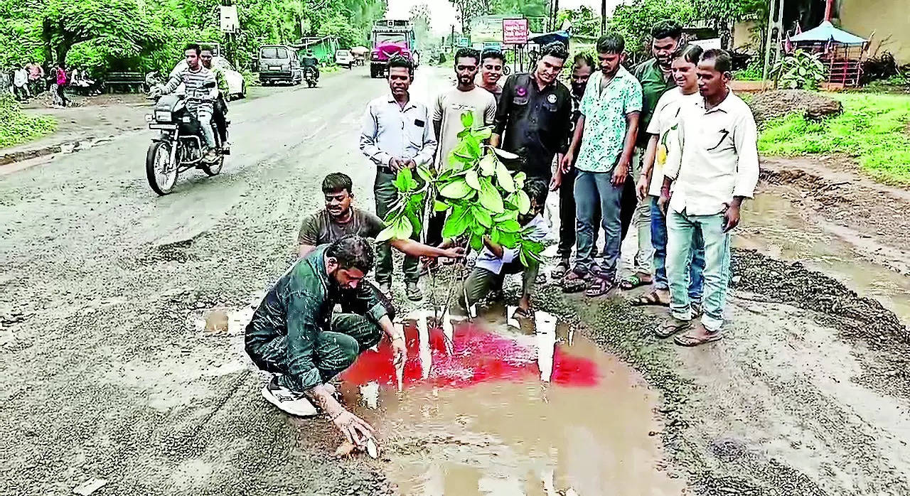 Dharampur locals fume over potholes on NH-56