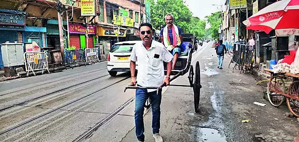 Labour of love: MP’s guard ferries 10 elderly rickshaw-pullers on Ultorath