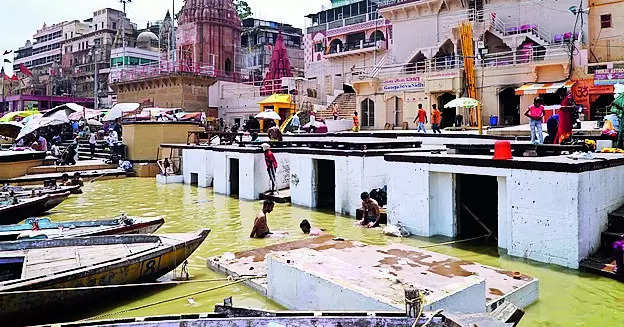 Ganga ghat steps submerged, water level continues to rise