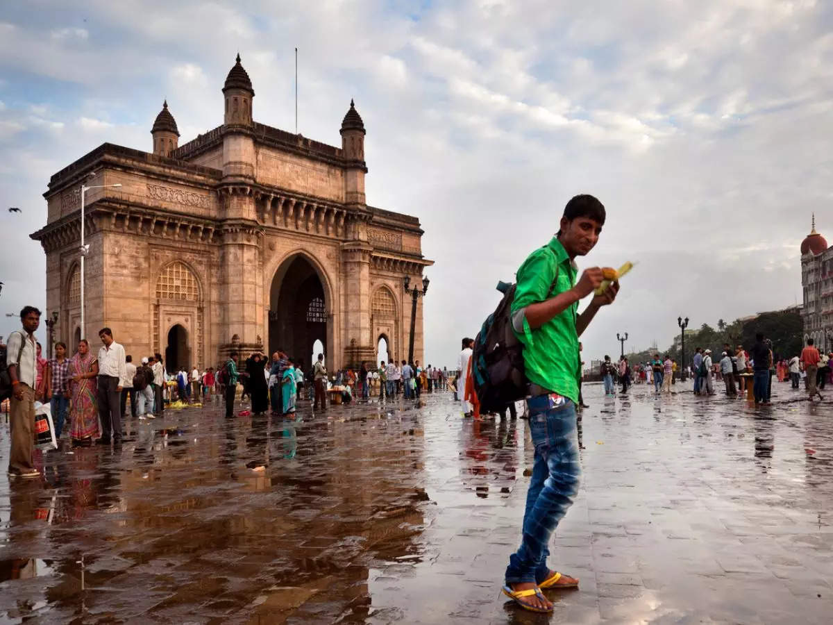 IMD issues heavy rains ‘red’ alert for Maharashtra, Goa, Kerala; light showers in Delhi