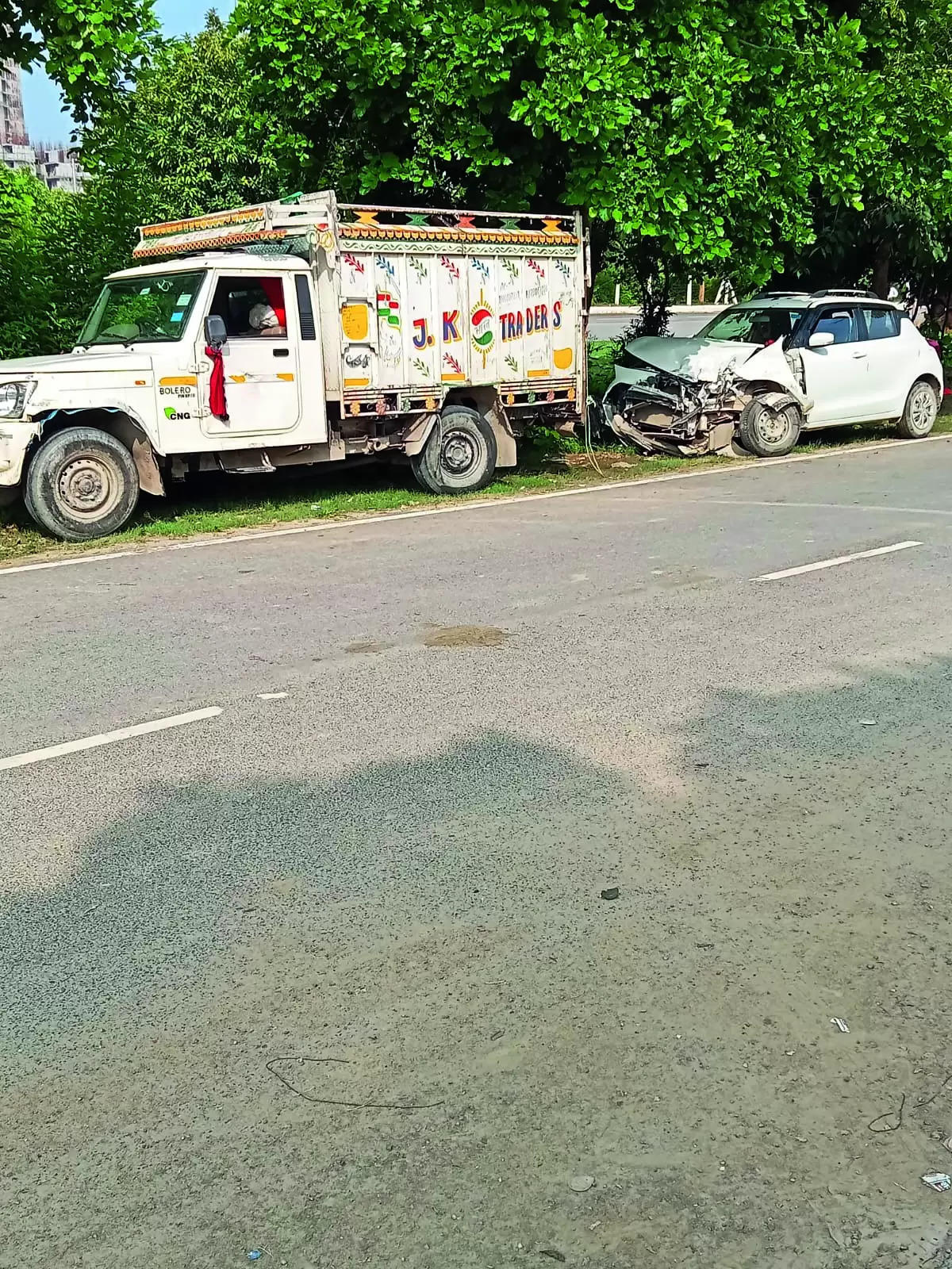 Van overturns after a car rams it; 3 die & 9 others injured