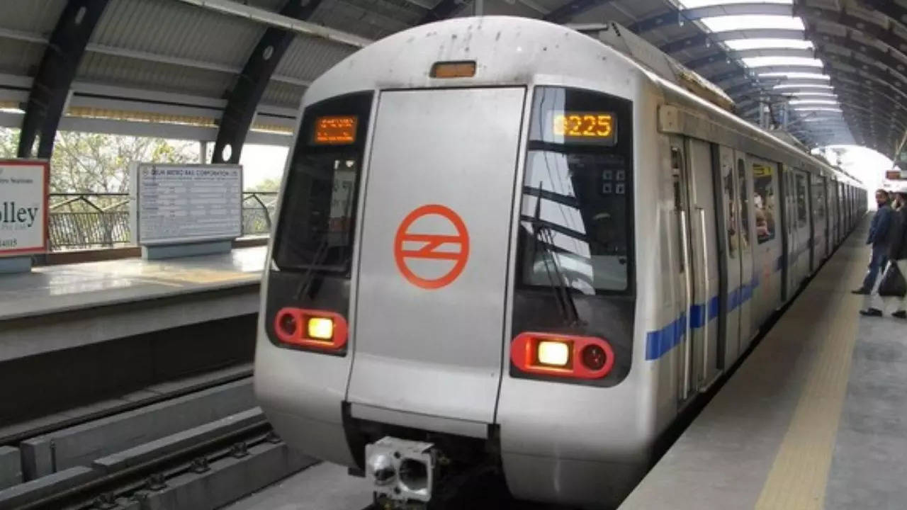 DMRC introduces luggage check-in service for international passengers at New Delhi and Shivaji Stadium metro stations
