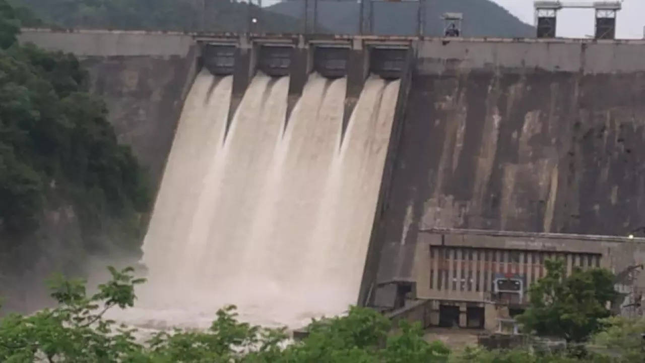 Pillur dam water level rises by ten feet in three days