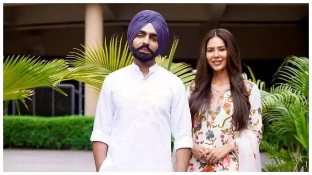 ‘Sonam owns 10-12 cameras, besides her phone!’ – Ammy Virk – Exclusive | Hindi Movie News