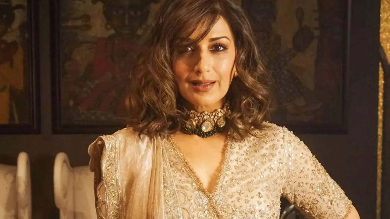 Sonali Bendre talks about ‘Sarfarosh’ clocking 25 years; says it makes her feel old | Filmymeet