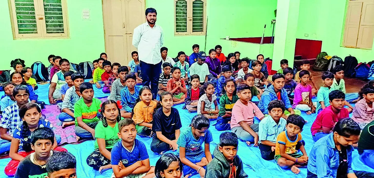 Daily wager turned advocate helps underprivileged kids in academics