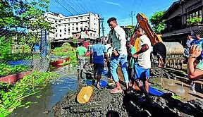 Clogged drain causes flooding on NH-37 in Dibrugarh