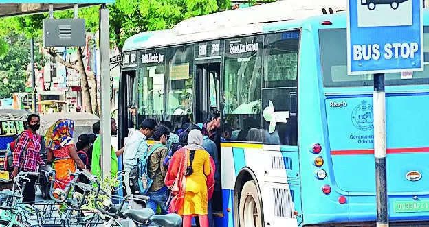Mo Bus passengers highlight overcrowding woes