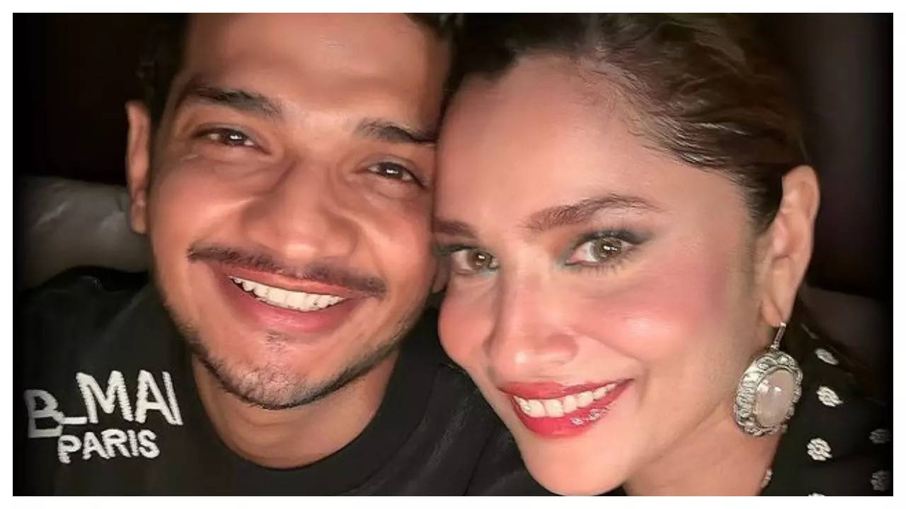 Ankita Lokhande reunites with Munawar Faruqui at the Laughter Chefs success party; says 'I had the pleasure of meeting my newlywed friend Munna'