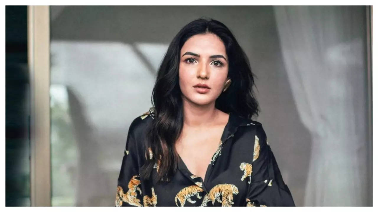 Jasmin Bhasin: After I wore my lenses, my eyes started hurting and soon I couldn’t see anything