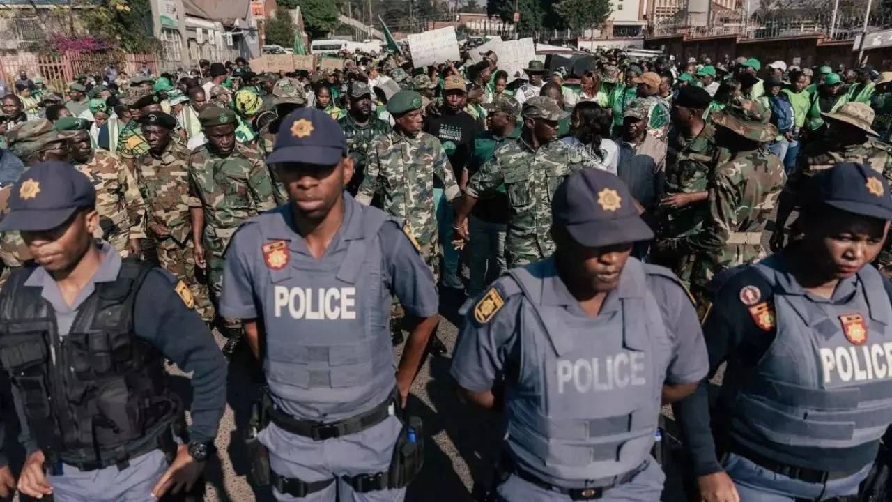 4 suspects, including 2 Mexicans, arrested in South Africa's biggest drug bust