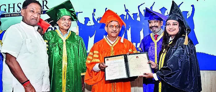 GHS-IMR convocation: Khushi bags Chairman gold medal