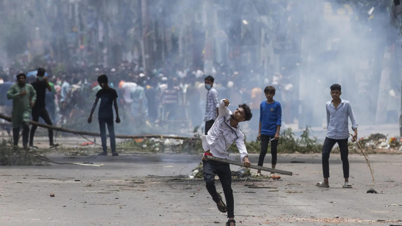 Who were the Razakars of Bangladesh and why are they at the center of student protests?