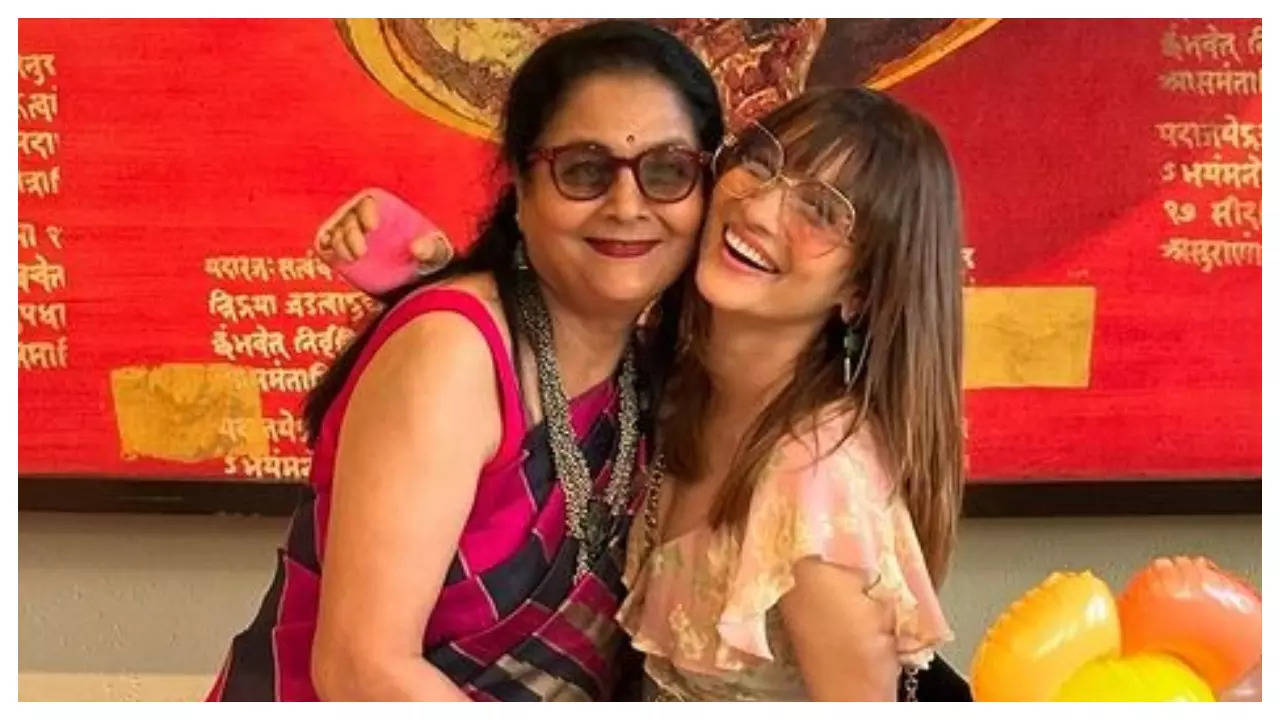 Ankita Lokhande shares an emotional note for her mother on Guru Purnima; calls her 'Guru and Guide'