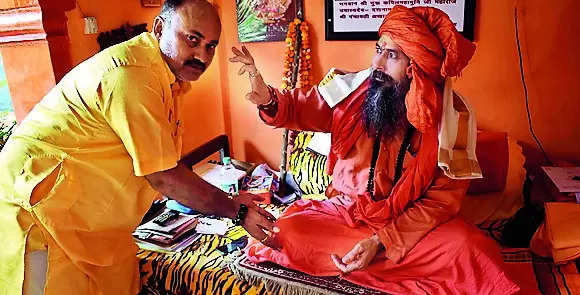 Guru Purnima: Locals seek blessings of gurus