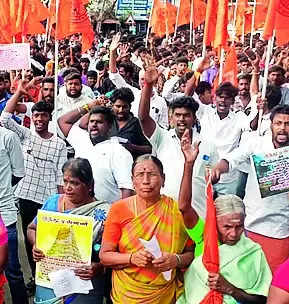 Hindu Munnani cadres stage protest against state govt