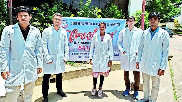 20 med students from Panchmahal decide to stay back in Bangladesh