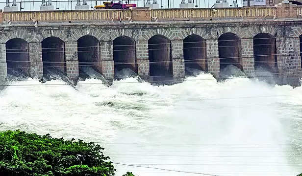 As rain takes break, inflow into major dams decreases