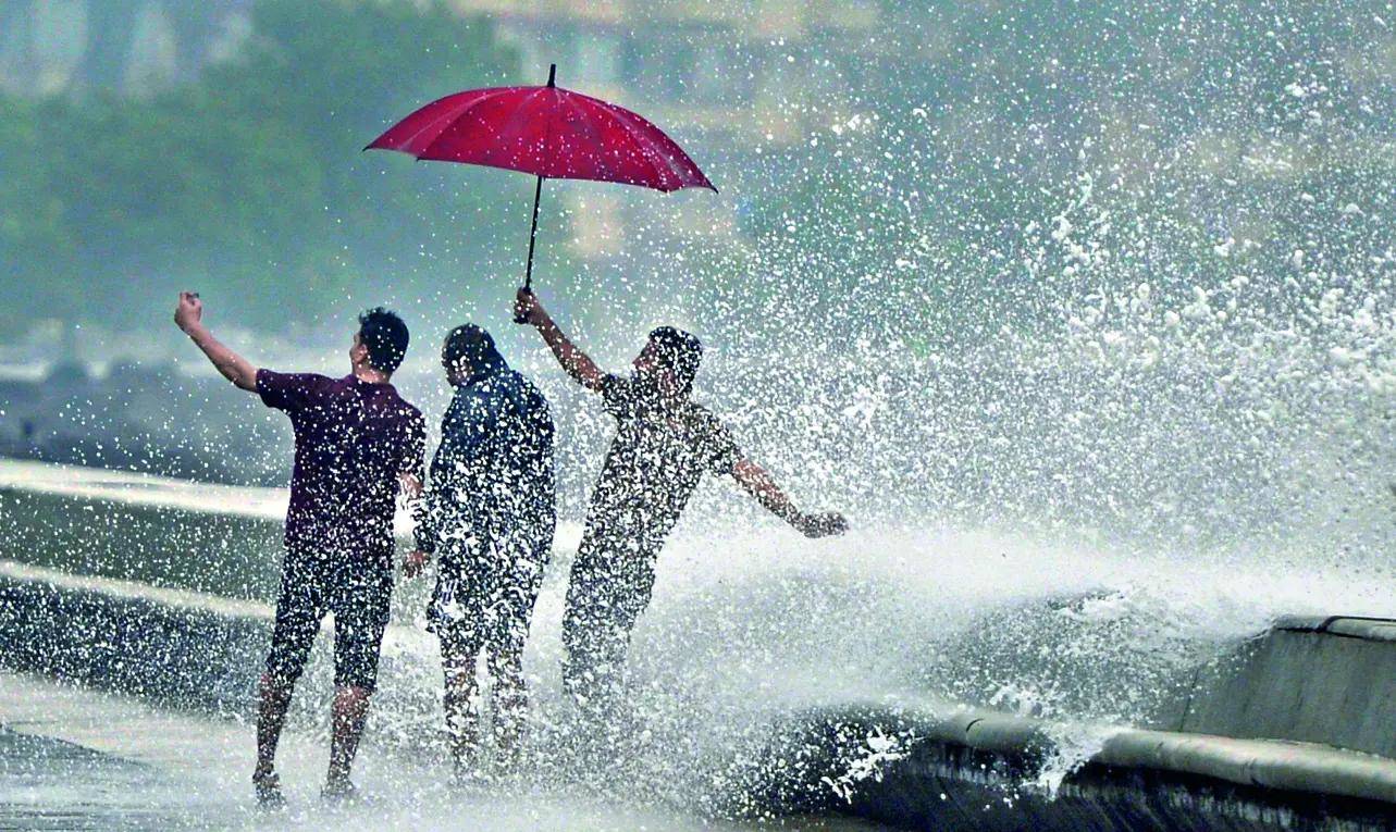 Rain fails to bring down humidity; more showers likely today