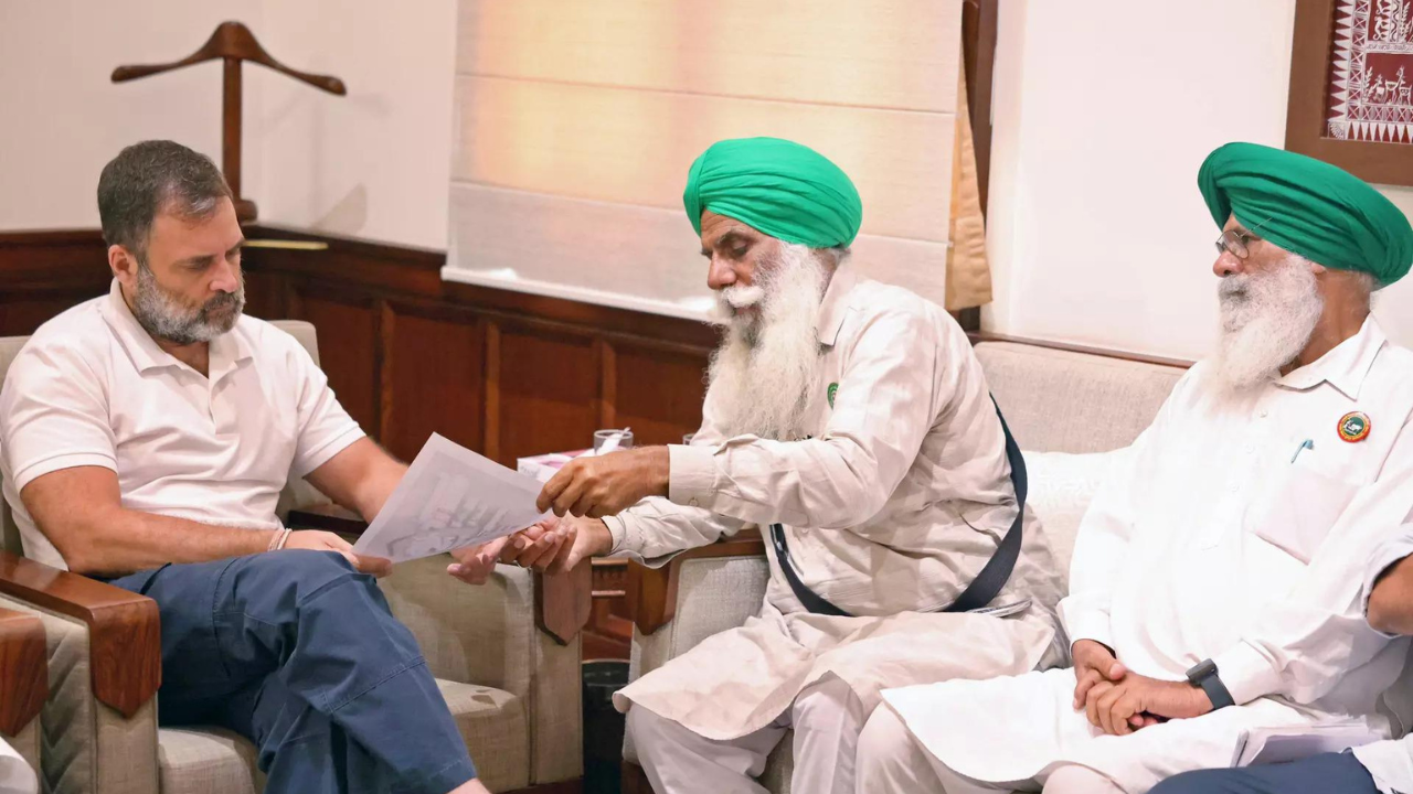 Rahul Gandhi meets farm leaders, assures to pressurize govt on MSP