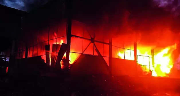 Dumpyard fire engulfs southern suburbs