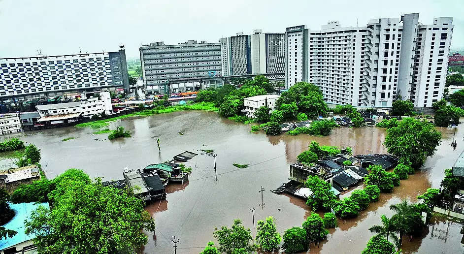 Flooding causes daily loss of 100cr to Surat textile trade