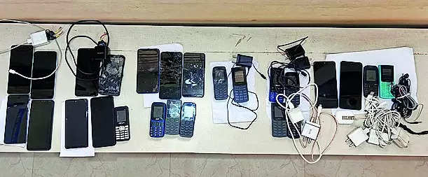 Surprise raid at dist prison: police seize 25 phones, drugs