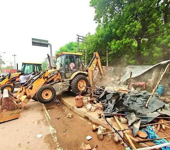 GMDA demolition drive clears illegal encroachments in Gurgaon's sector 4