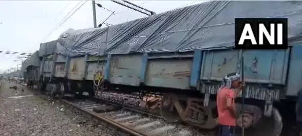 2 coaches of good train derail near Bhubaneswar railway station