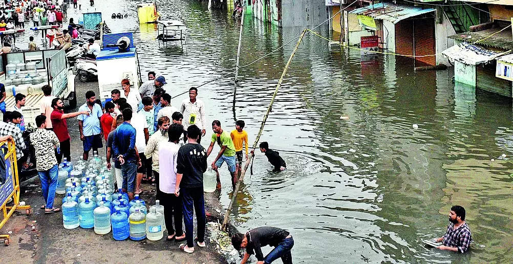 No rain, but no respite from flooding in Surat