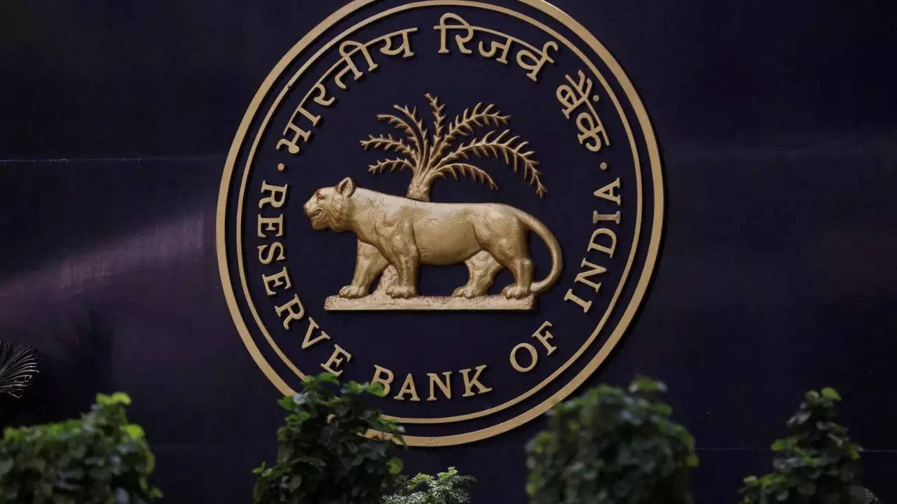 India's forex reserves jump $4 billion to record high of $670.857 billion: RBI