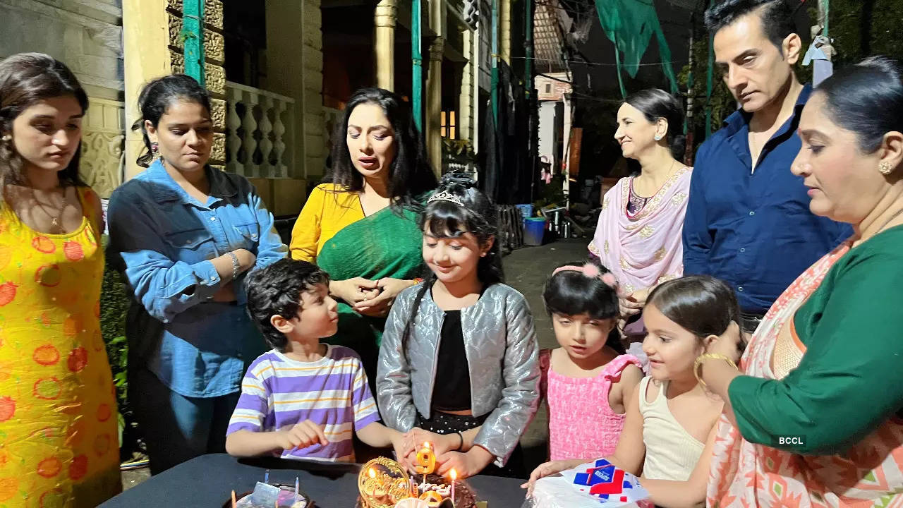 Princy Prajapati celebrates her birthday on the sets of Rupali Ganguly's Anupamaa, says ‘I'm fortunate to be part of this wonderful show’