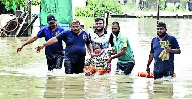 Flood-like situation in Navsari as Purna swells, 3,200 shifted
